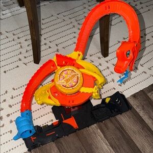 Hot Wheels City Track Set Pizza Slam Cobra Attack Playset
